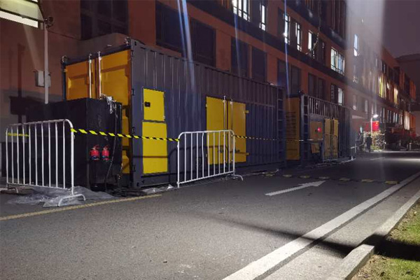 洮南柴油发电机组的输出电压是如何调节的？