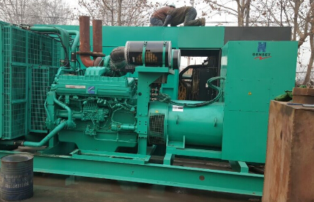 洮南发电机组如何判断水冷式机油散热器内部是否需要清洗？